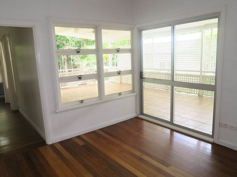 30 Nolan Street, Whitfield QLD 4870