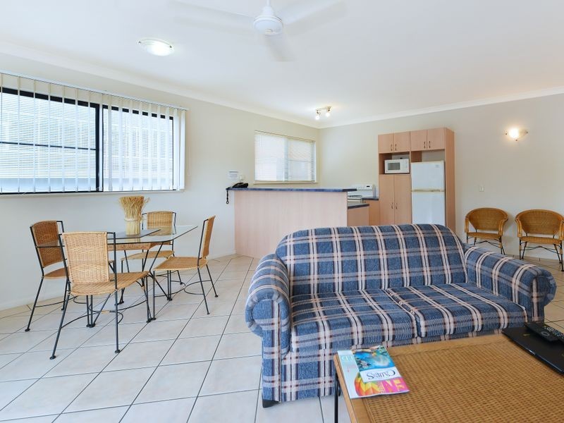 11/255 Lake Street, Cairns North QLD 4870
