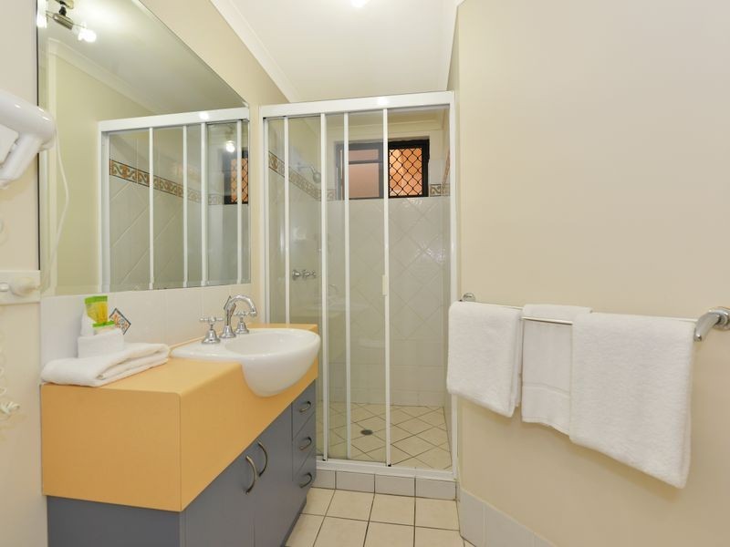 11/255 Lake Street, Cairns North QLD 4870