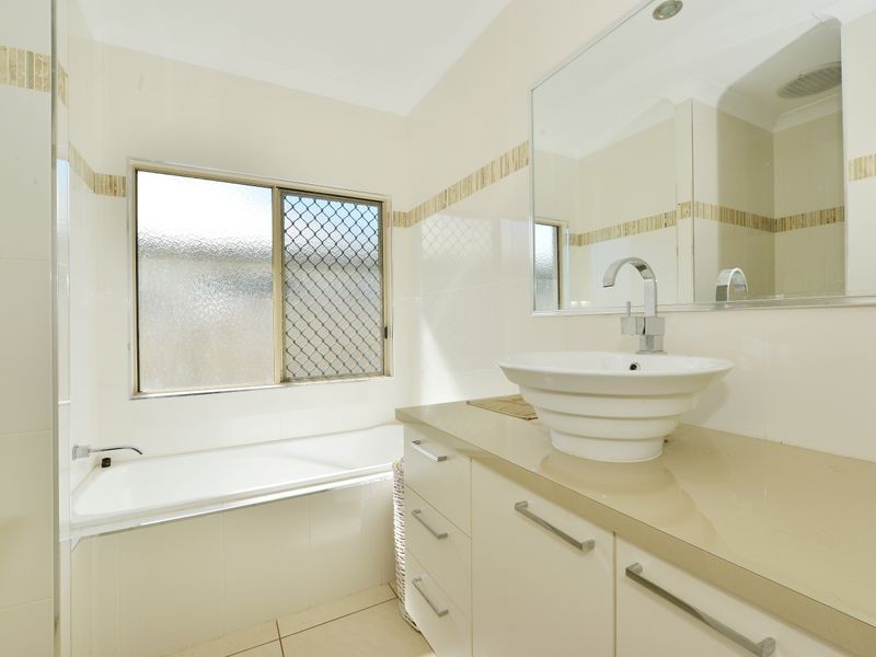 8 Norwood Crescent, Trinity Park QLD 4879