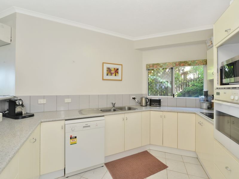 2/38 Moore Street, Trinity Beach QLD 4879
