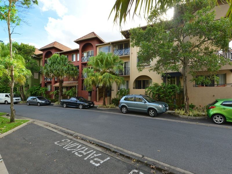 1627/2 Greenslopes Street, Cairns North QLD 4870