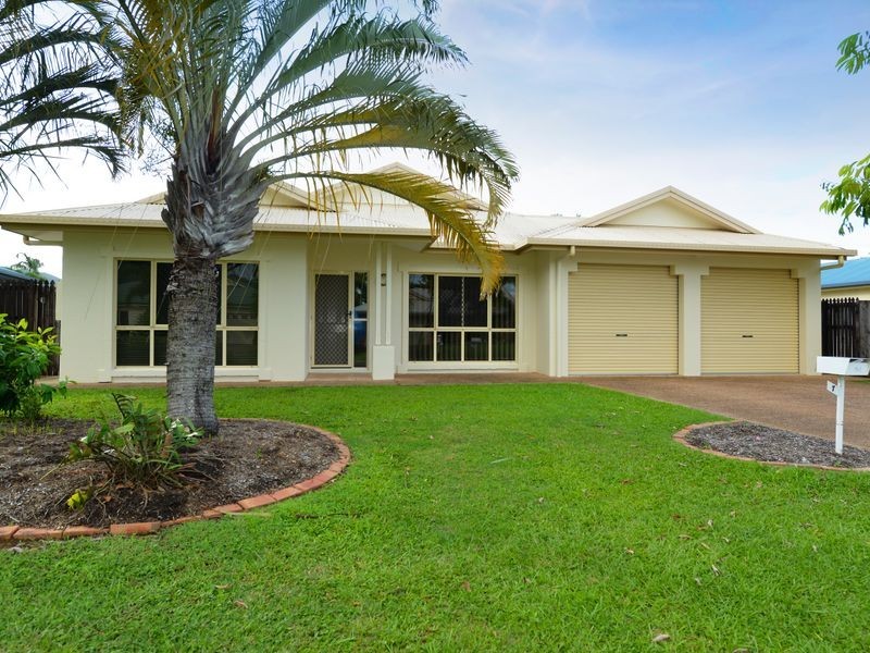7 Colonial Close, Redlynch QLD 4870
