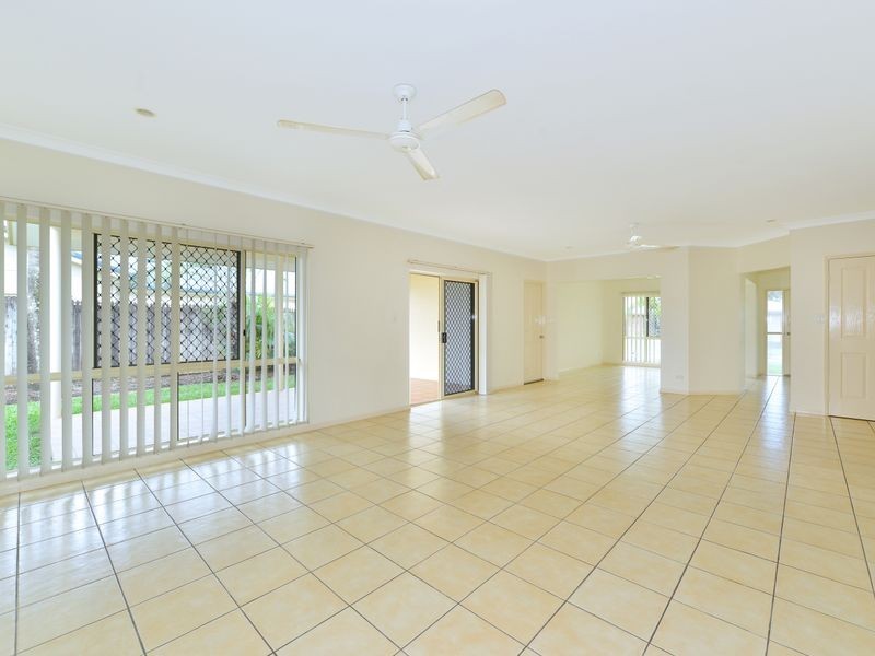7 Colonial Close, Redlynch QLD 4870