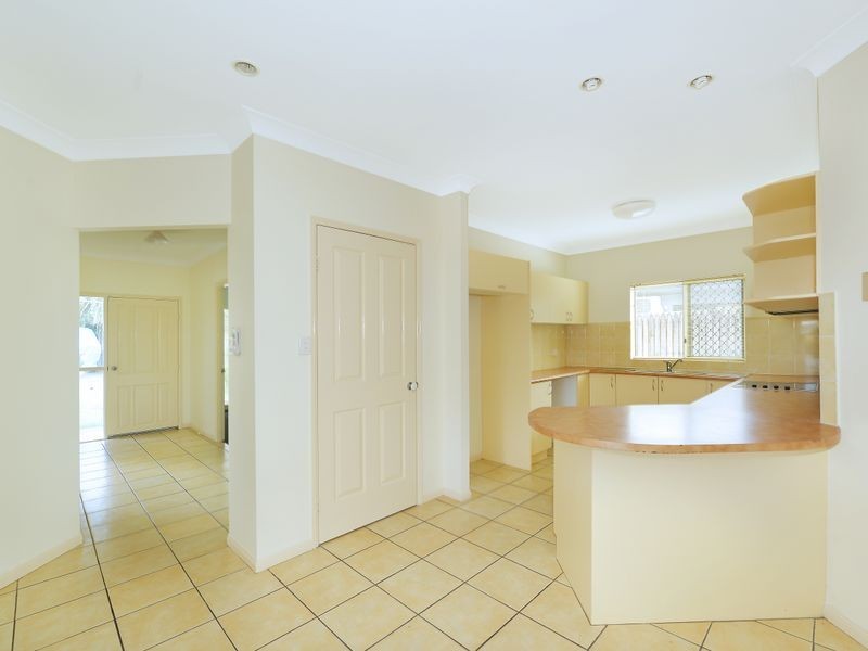 7 Colonial Close, Redlynch QLD 4870