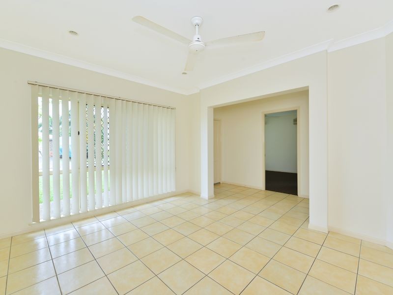 7 Colonial Close, Redlynch QLD 4870