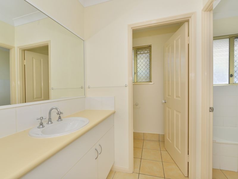 7 Colonial Close, Redlynch QLD 4870