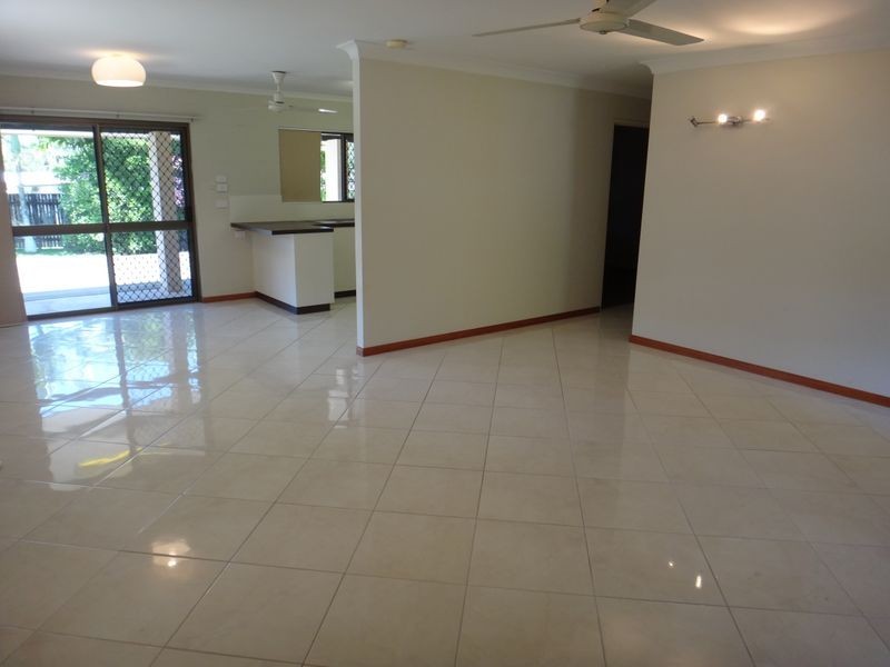 14 Iona Close, Edge Hill QLD 4870