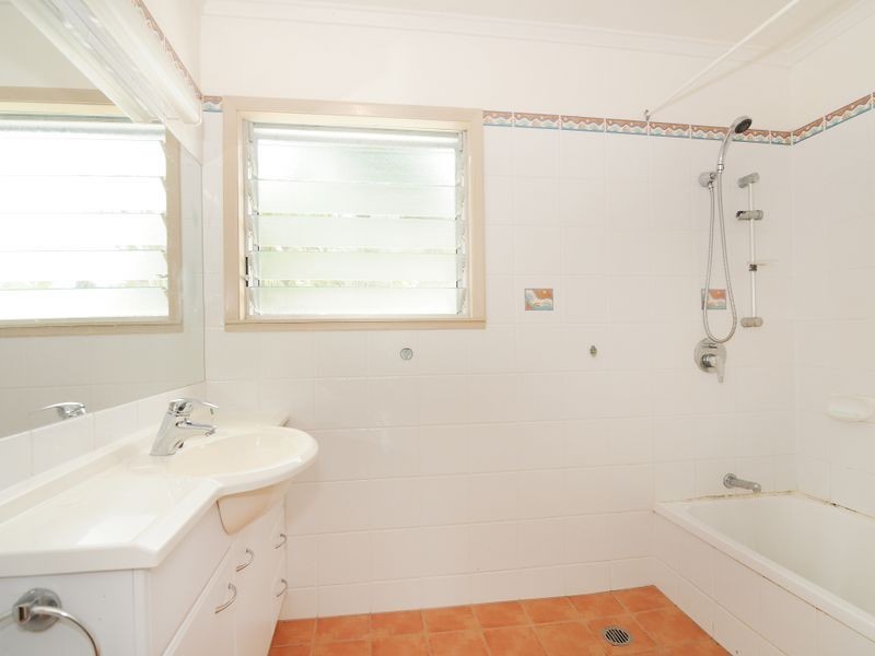 16 Park Street, Whitfield QLD 4870