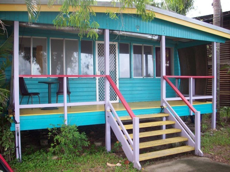 121 O’Shea Esplanade, Machans Beach QLD 4878