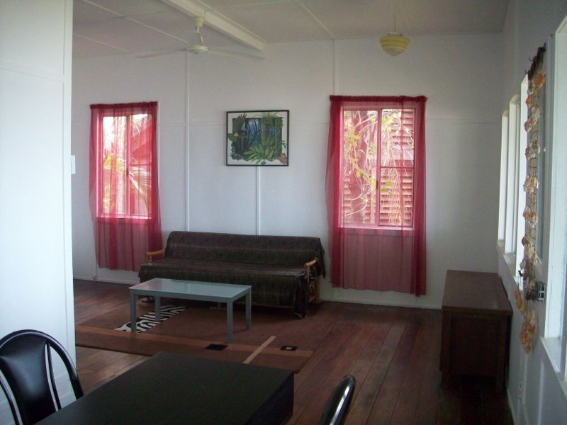 121 O’Shea Esplanade, Machans Beach QLD 4878