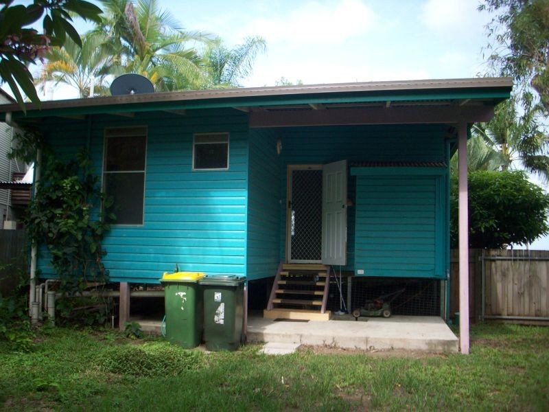121 O’Shea Esplanade, Machans Beach QLD 4878