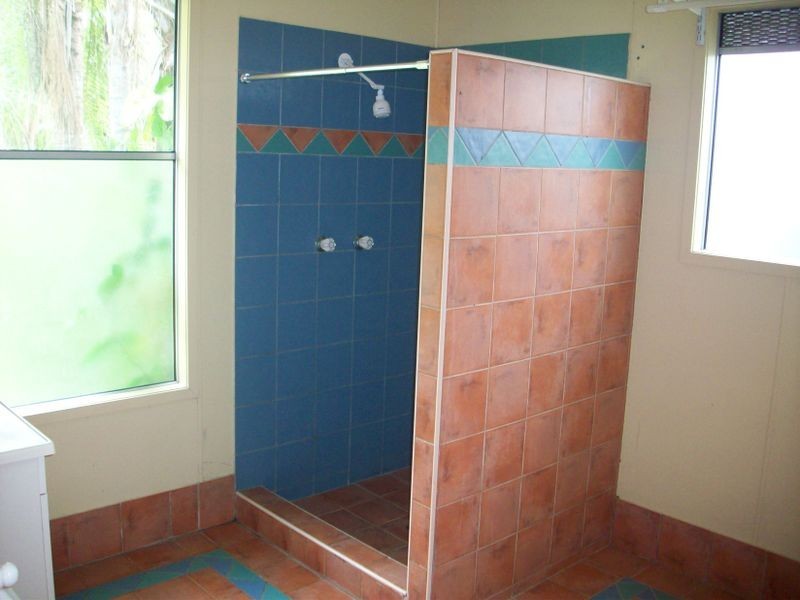 121 O’Shea Esplanade, Machans Beach QLD 4878