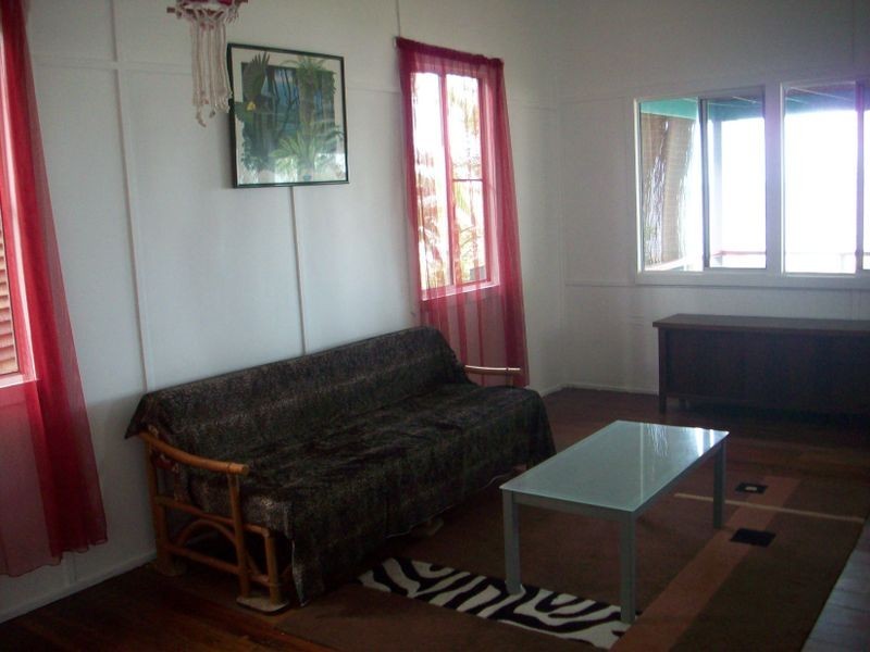 121 O’Shea Esplanade, Machans Beach QLD 4878