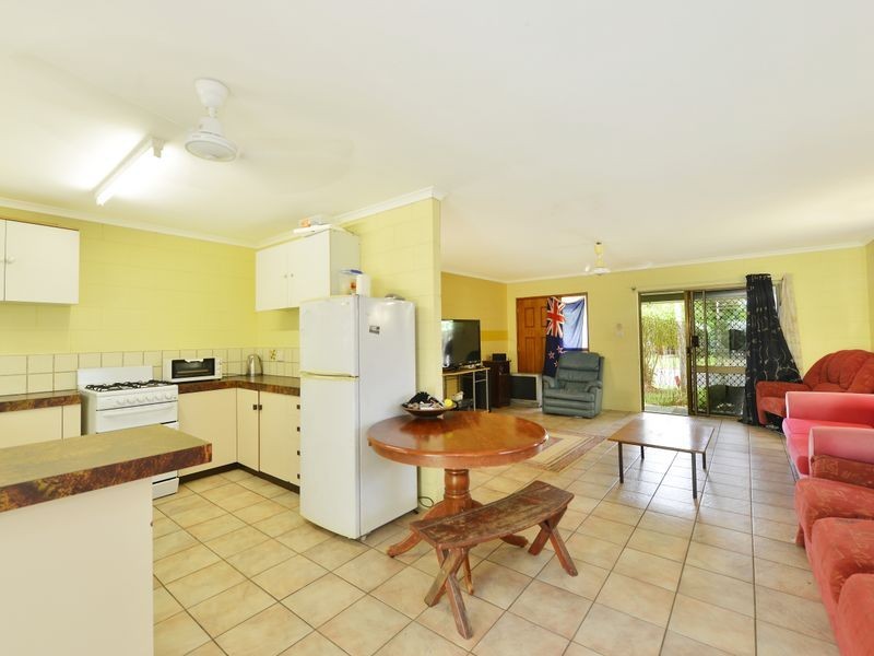 33 Mestrez Street, Mooroobool QLD 4870