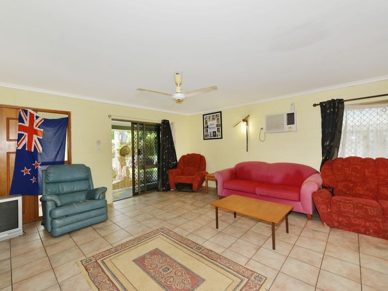 33 Mestrez Street, Mooroobool QLD 4870