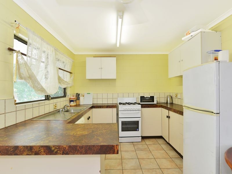 33 Mestrez Street, Mooroobool QLD 4870