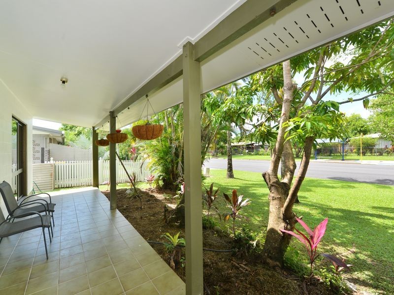 33 Mestrez Street, Mooroobool QLD 4870