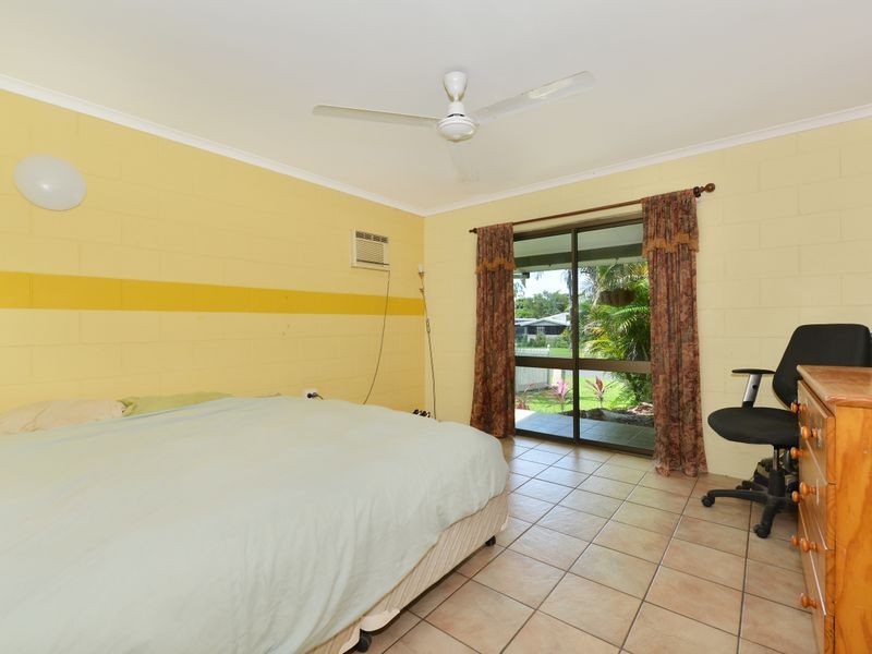 33 Mestrez Street, Mooroobool QLD 4870