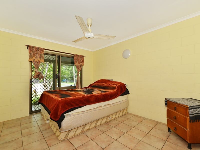 33 Mestrez Street, Mooroobool QLD 4870