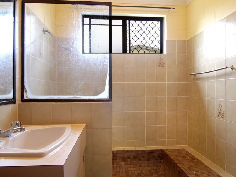 33 Mestrez Street, Mooroobool QLD 4870