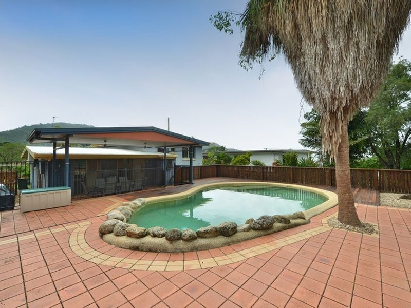 25 Duignan Street, Whitfield QLD 4870