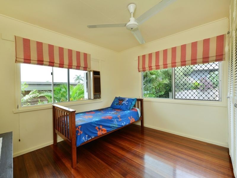 25 Duignan Street, Whitfield QLD 4870