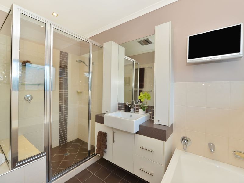 84 Petersen Street, Freshwater QLD 4870