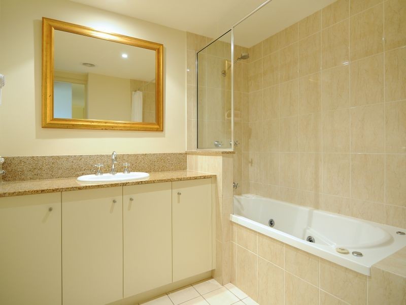1519/2 Greenslopes Street, Cairns North QLD 4870