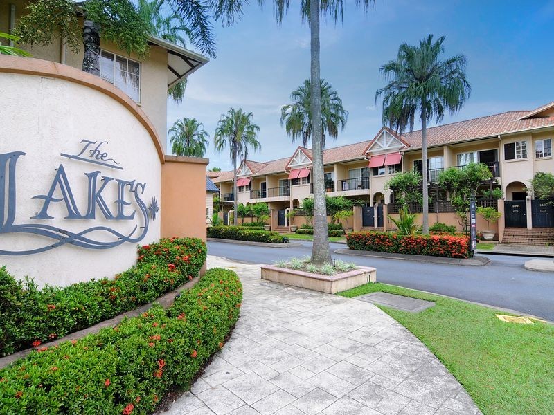 1712/2 Greenslopes Street, Cairns North QLD 4870