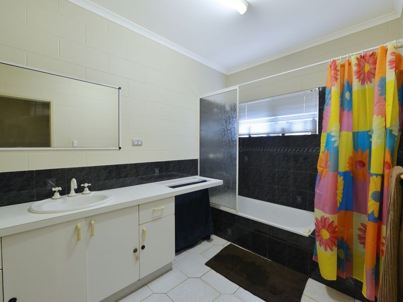 38 Satinash Close, Redlynch QLD 4870