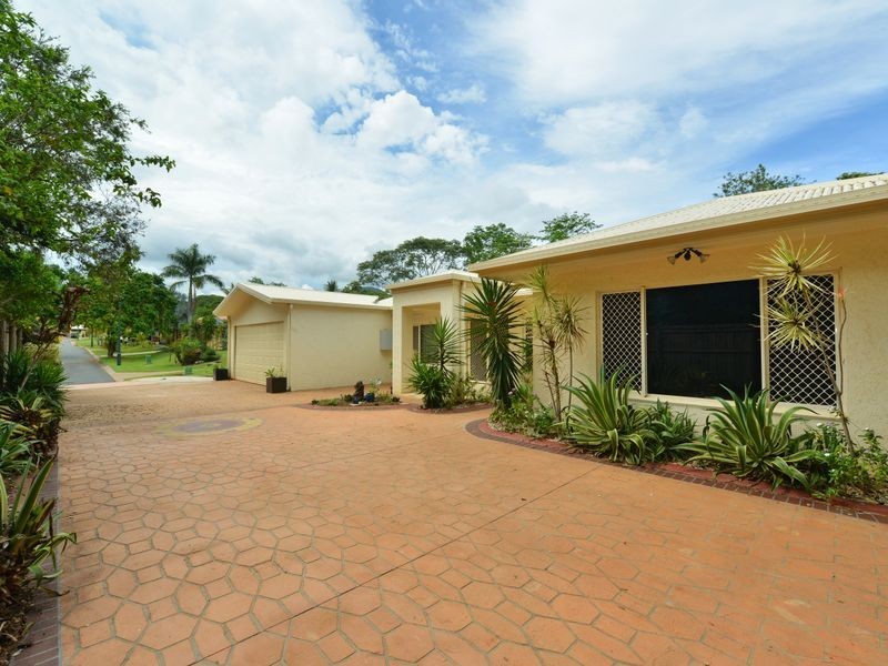 31 Tradewinds Close, Redlynch QLD 4870