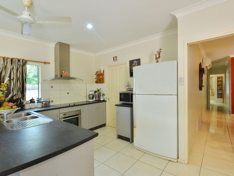 31 Tradewinds Close, Redlynch QLD 4870