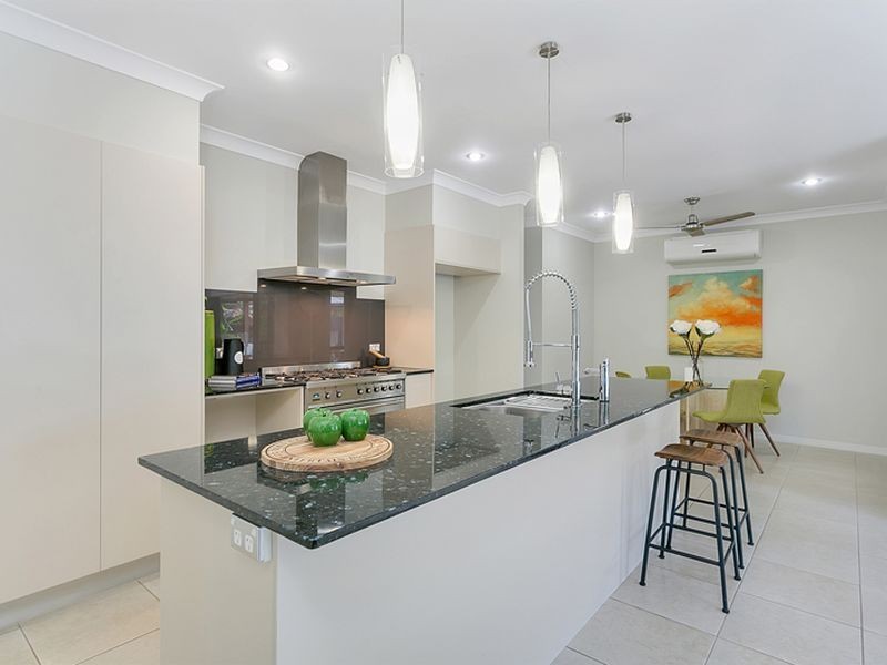7 Demidenko Close, Redlynch QLD 4870