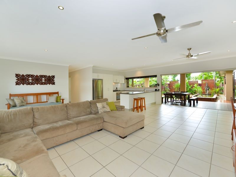 11 Fireclay Close, Redlynch QLD 4870
