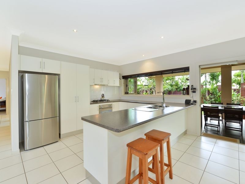 11 Fireclay Close, Redlynch QLD 4870