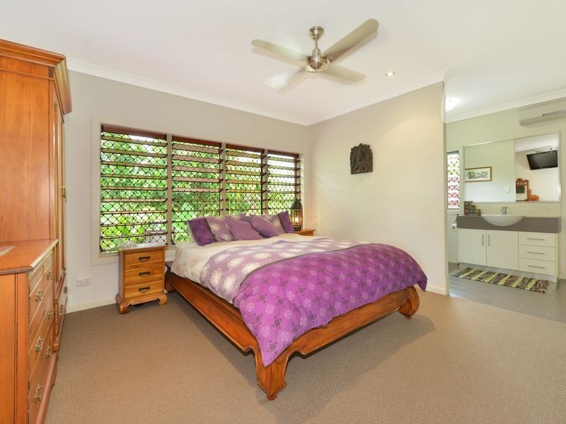 11 Fireclay Close, Redlynch QLD 4870