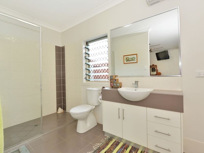 11 Fireclay Close, Redlynch QLD 4870