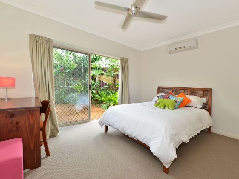 11 Fireclay Close, Redlynch QLD 4870