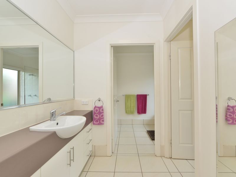 11 Fireclay Close, Redlynch QLD 4870