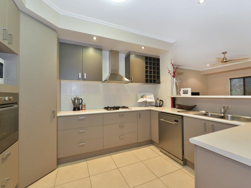 3 Stapleton Close, Redlynch QLD 4870