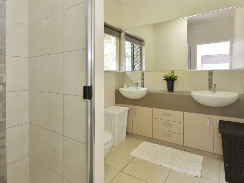 3 Stapleton Close, Redlynch QLD 4870