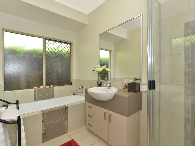 3 Stapleton Close, Redlynch QLD 4870