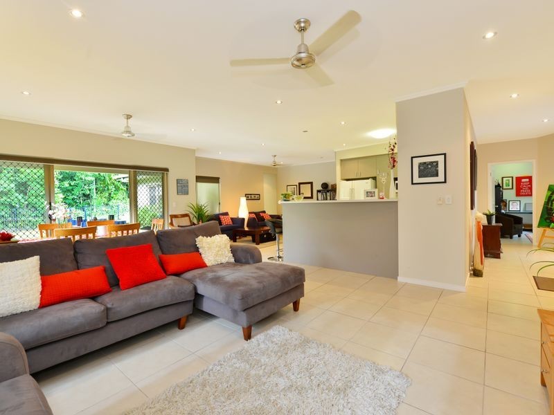 3 Stapleton Close, Redlynch QLD 4870