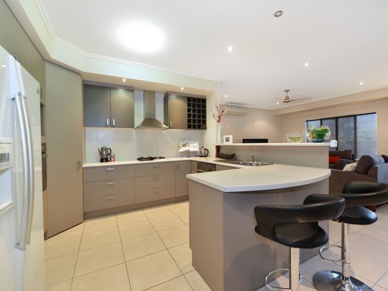 3 Stapleton Close, Redlynch QLD 4870