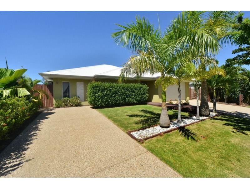 9 Springbrook Avenue, Redlynch QLD 4870