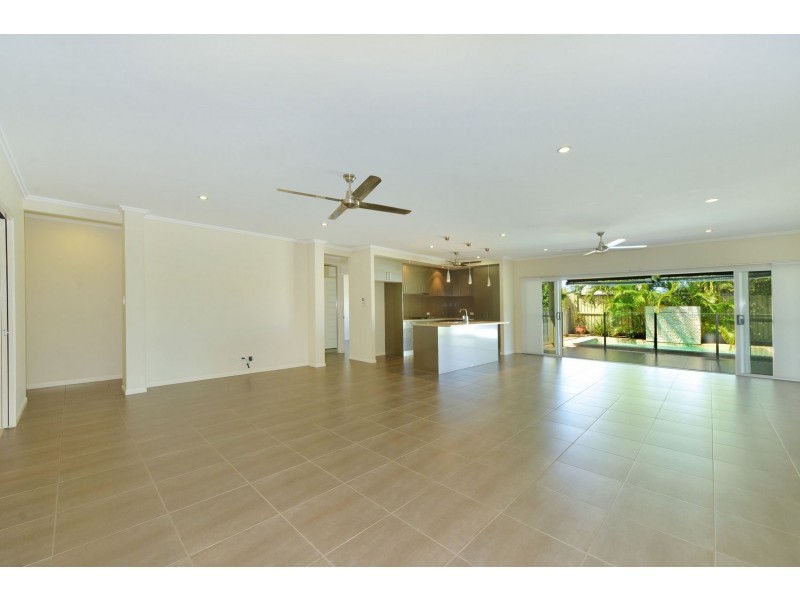 9 Springbrook Avenue, Redlynch QLD 4870