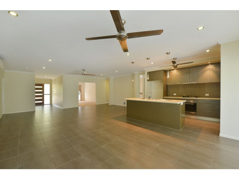 9 Springbrook Avenue, Redlynch QLD 4870