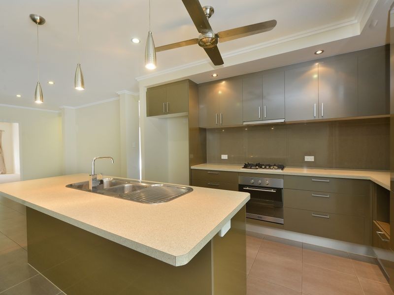 9 Springbrook Avenue, Redlynch QLD 4870