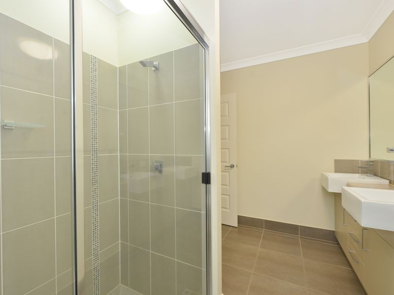 9 Springbrook Avenue, Redlynch QLD 4870